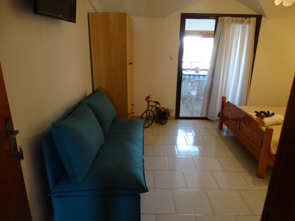 Christakos Apartments Vrasná Екстериор снимка