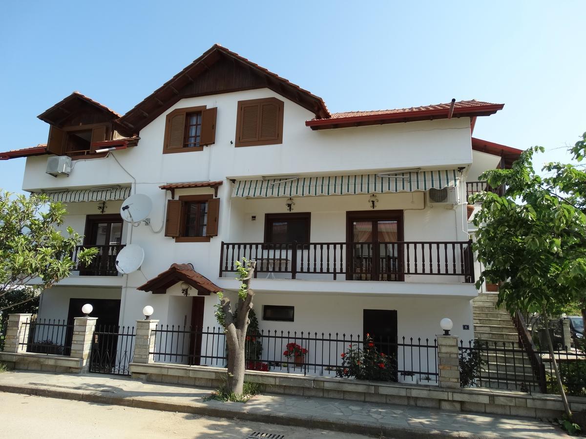 Christakos Apartments Vrasná Екстериор снимка