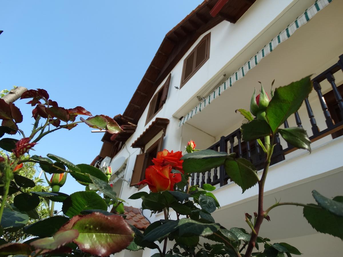Christakos Apartments Vrasná Екстериор снимка