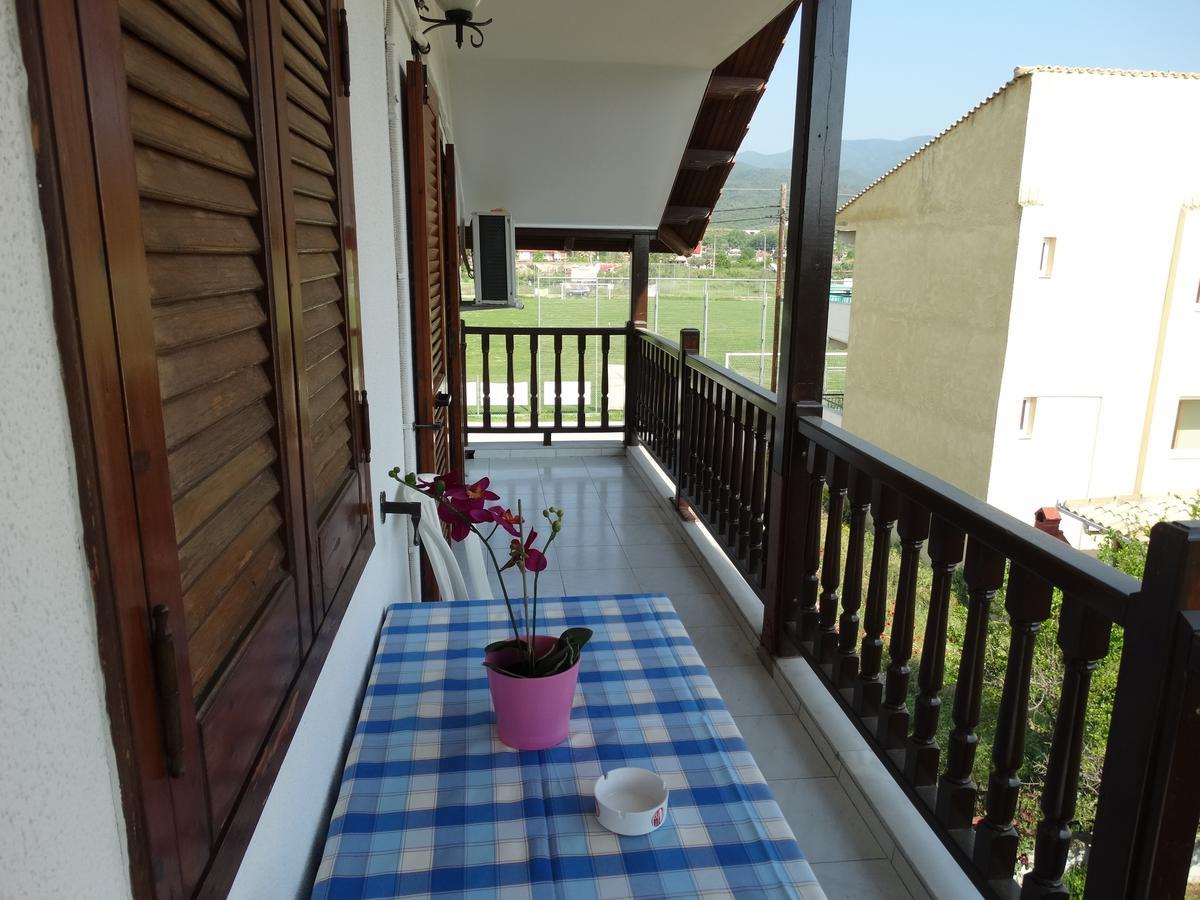 Christakos Apartments Vrasná Екстериор снимка